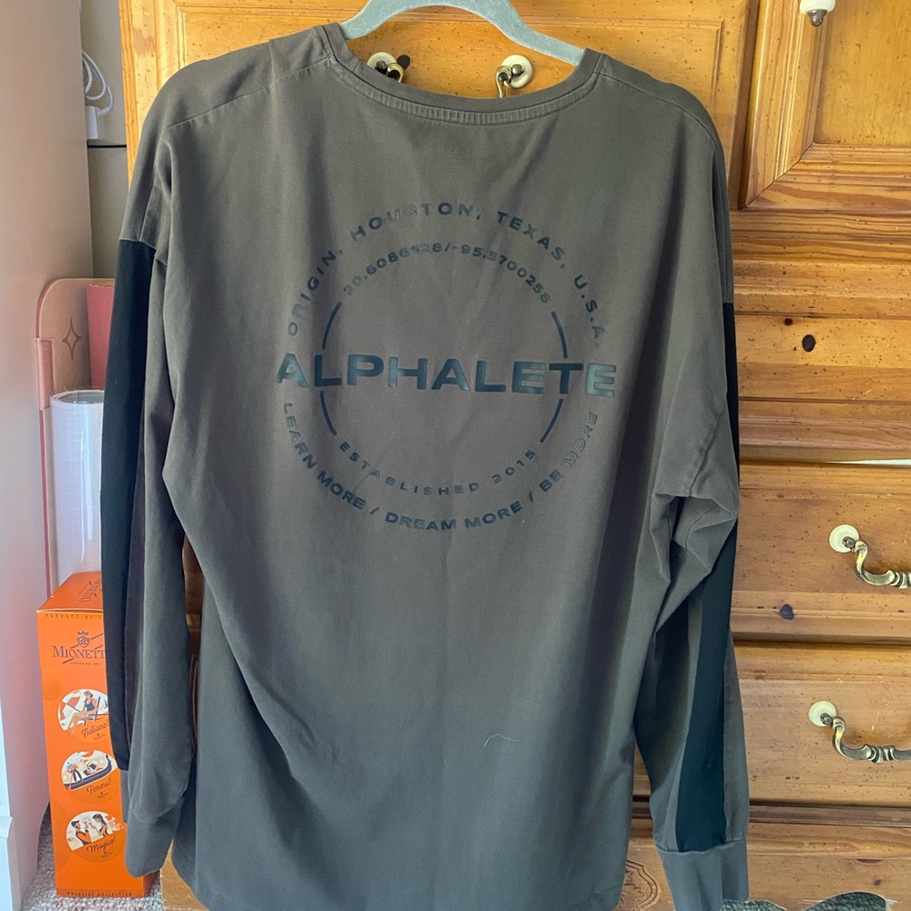 Mens alphalete long sleeve shirt